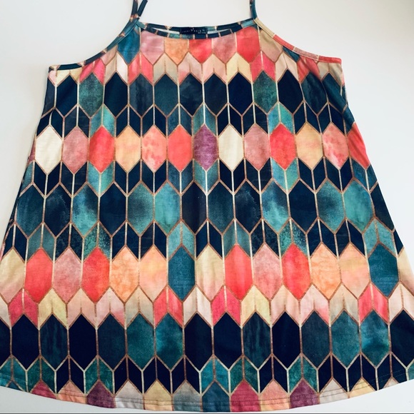 Tops - $5!! 🔥 Plus Geo Print Cami